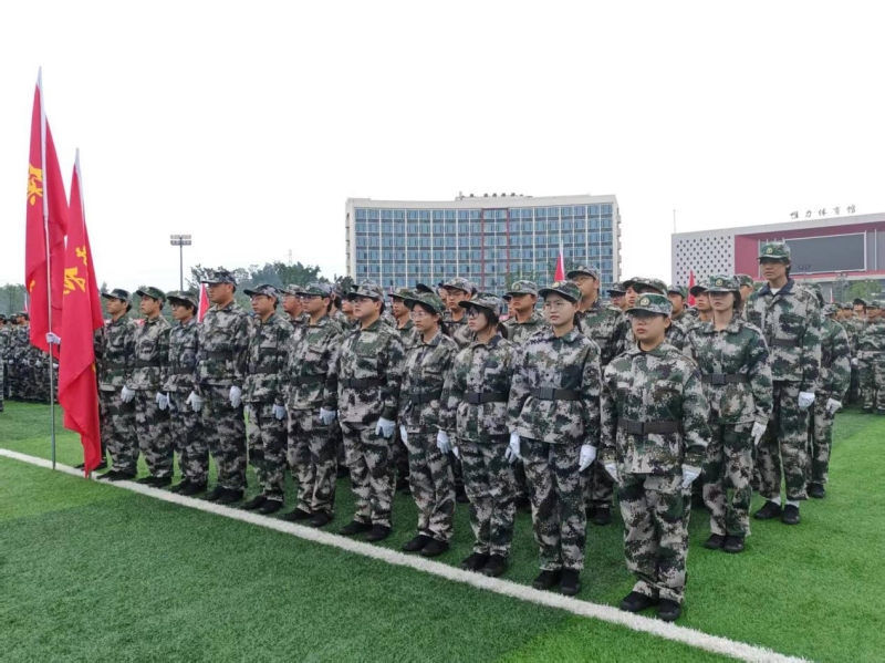 宜宾工业职业技术学院2025级新生军训闭营仪式圆满举行